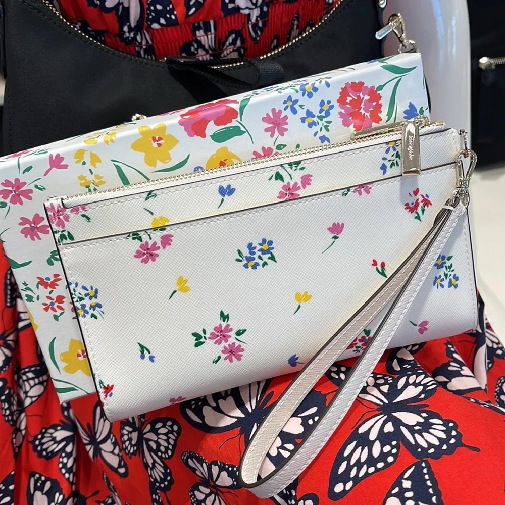 Kate Spade Staci Garden Bouquet Boxed Zip Wristlet
Cream Multi - Picture 5 of 16